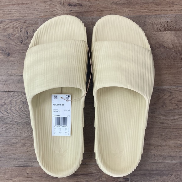 Adidas Adilette 22 slides in Sand Mens size 12 13 - Picture 2 of 6